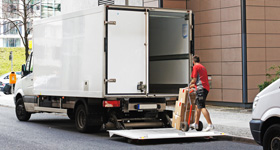 Transporter mit Paketen