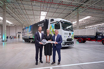 Goldbeck Daimler Truck Schlüsselübergabe
