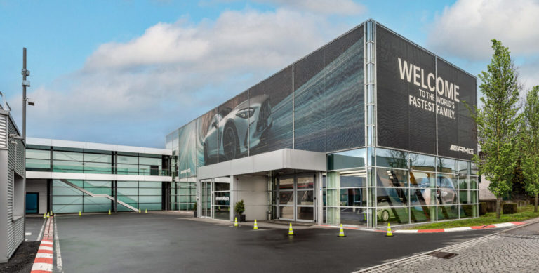 AutoStore-Anlage automatisiert Lagerprozesse bei Mercedes-AMG