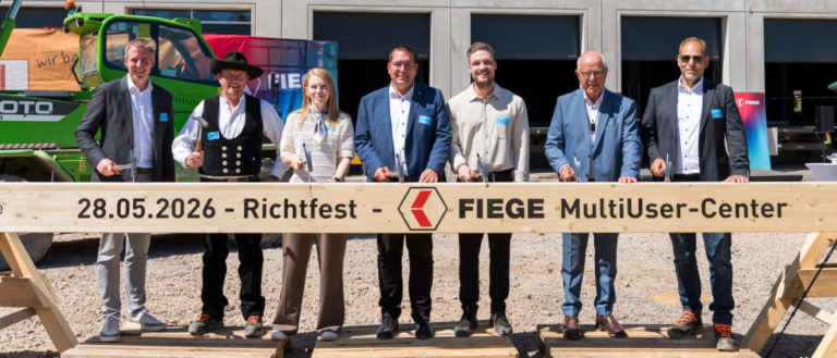 Fiege feiert Richtfest für neues Logistikzentrum in Hamminkeln