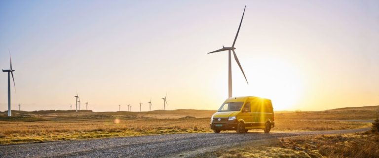 Elektrifizierung der Automobil- und Energiewirtschaft: DHL baut weltweites Netzwerk für Batterielogistik aus